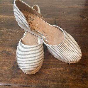 Life Stride White & Gray Wedges Size 9.5